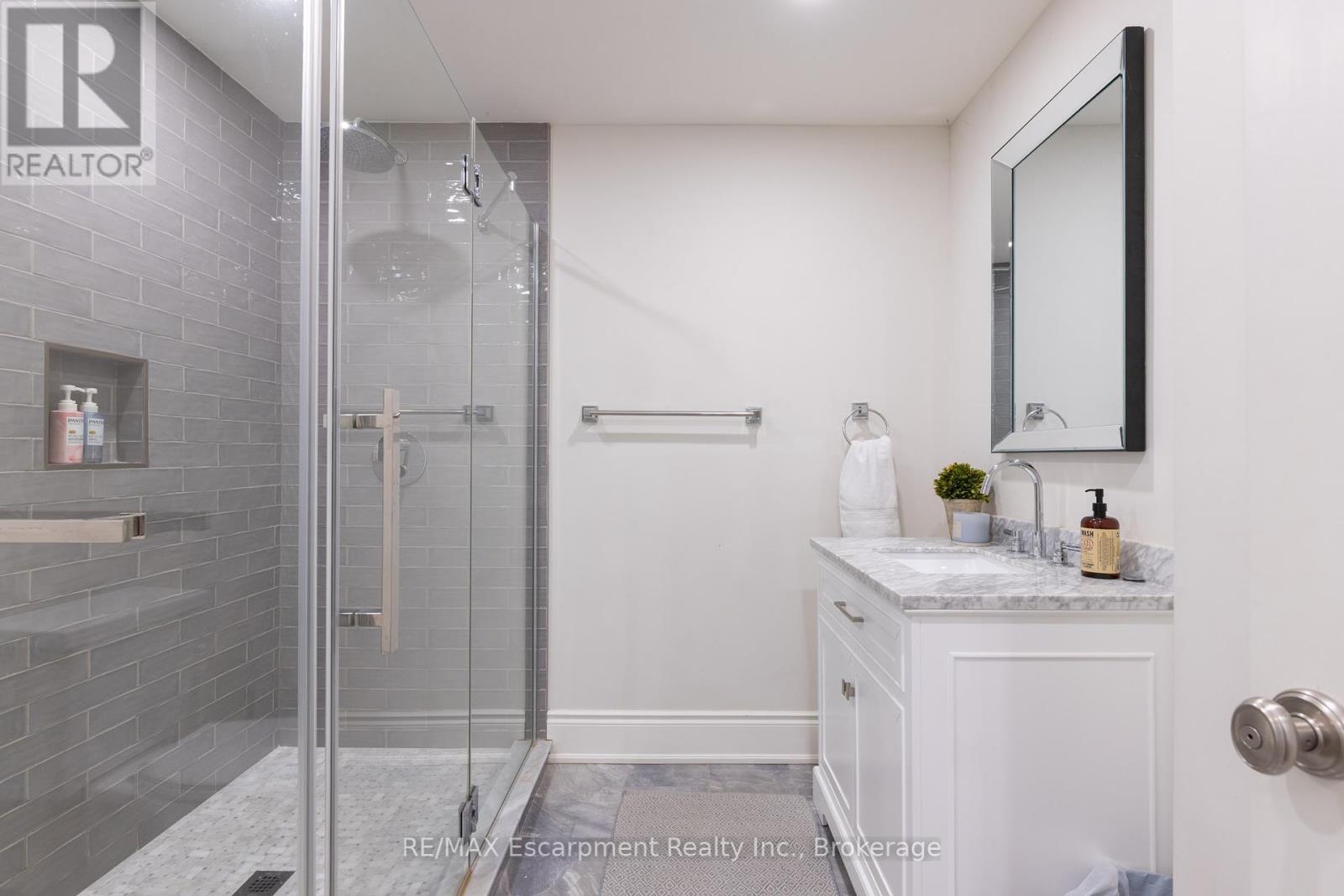 212 King Street, Oakville, Ontario  L6J 1B5 - Photo 30 - W12366618