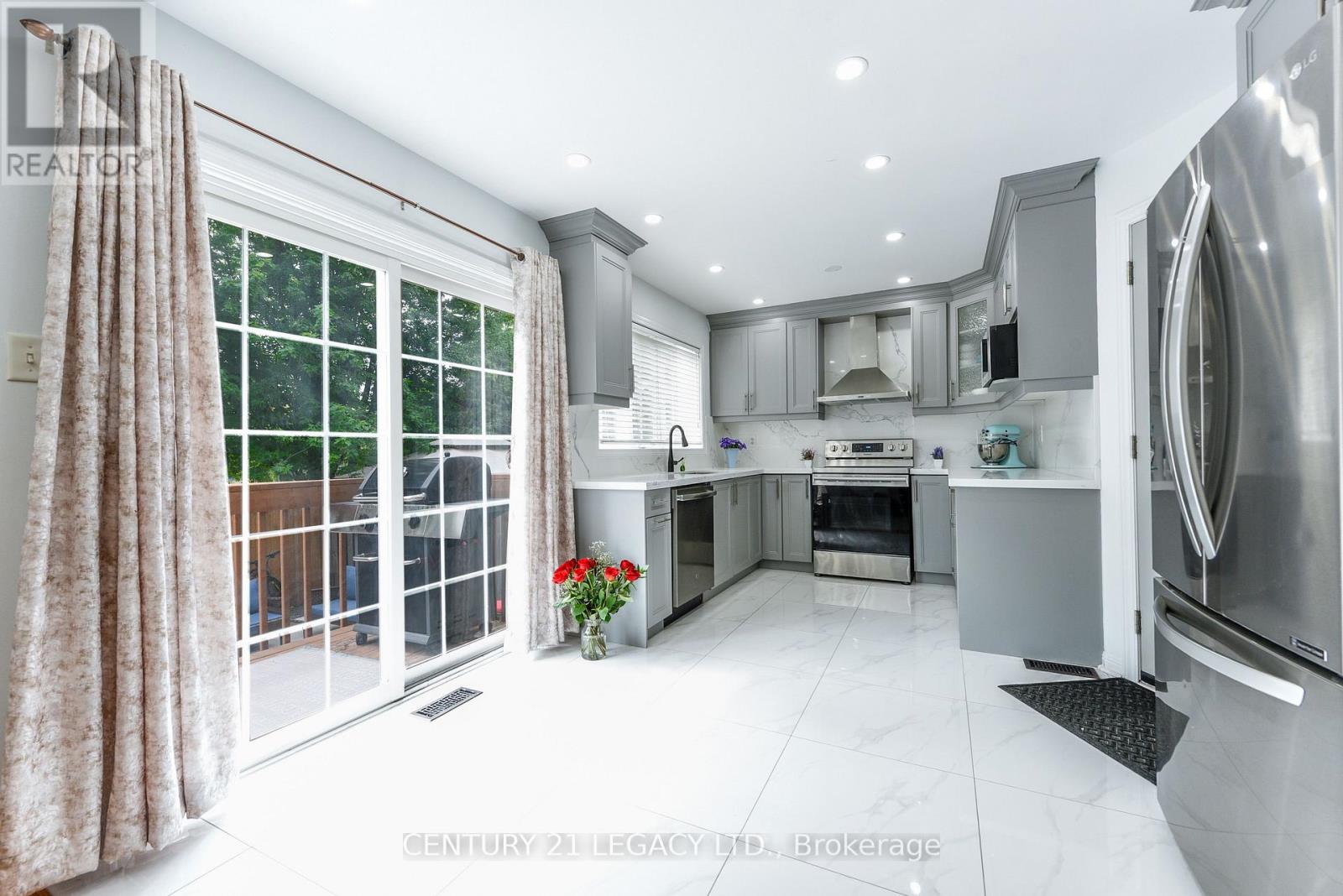 2496 Clayborne Place, Oakville, Ontario  L6M 4C3 - Photo 13 - W12366603