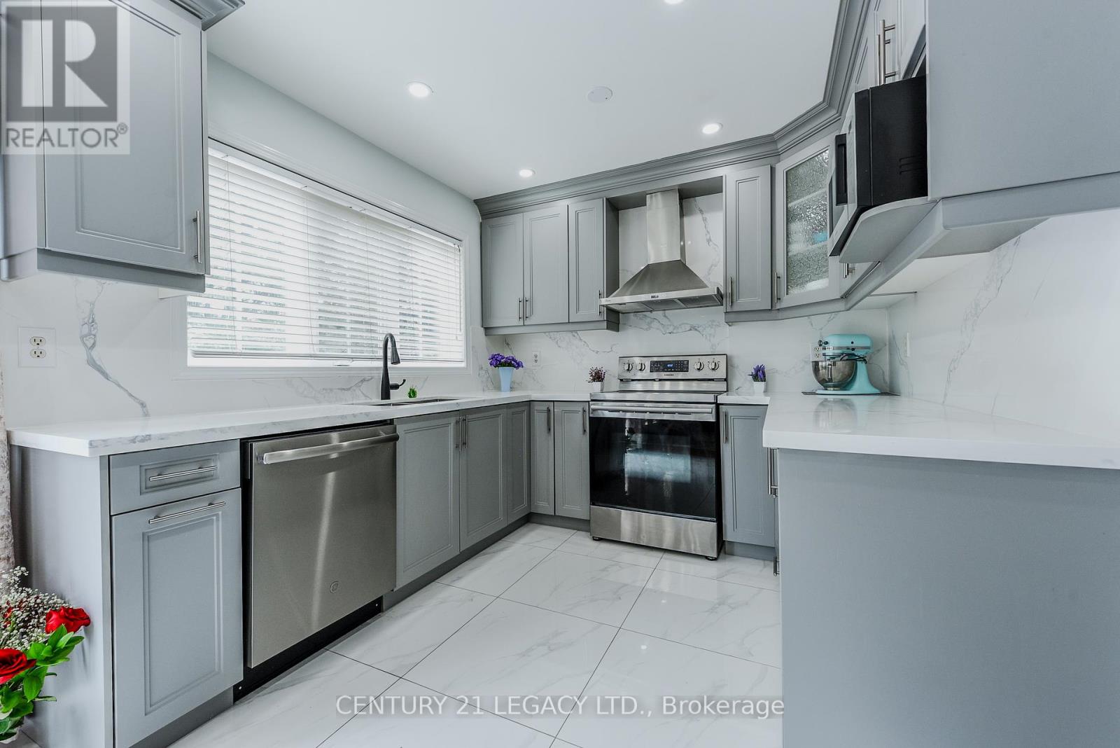 2496 Clayborne Place, Oakville, Ontario  L6M 4C3 - Photo 14 - W12366603