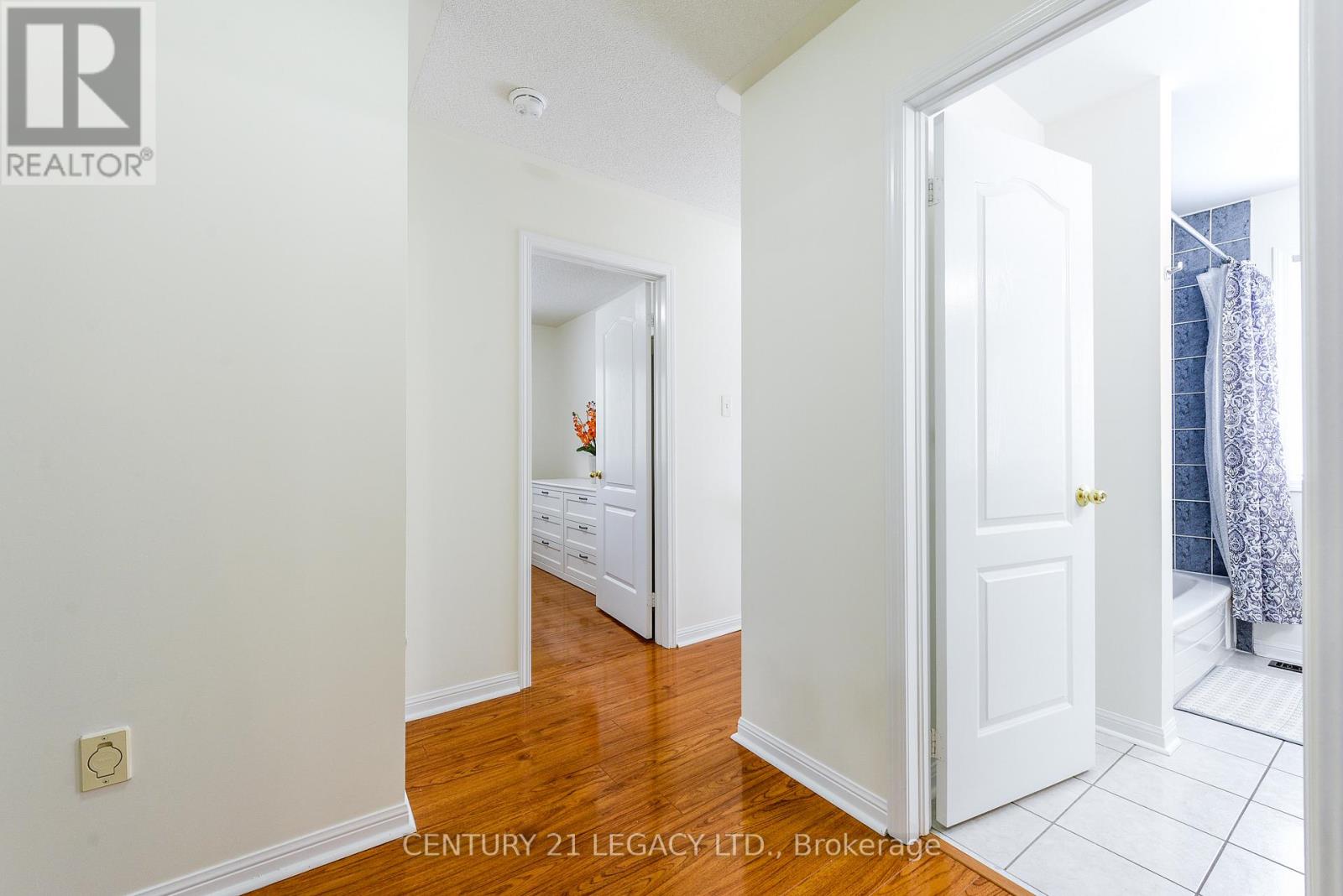 2496 Clayborne Place, Oakville, Ontario  L6M 4C3 - Photo 18 - W12366603