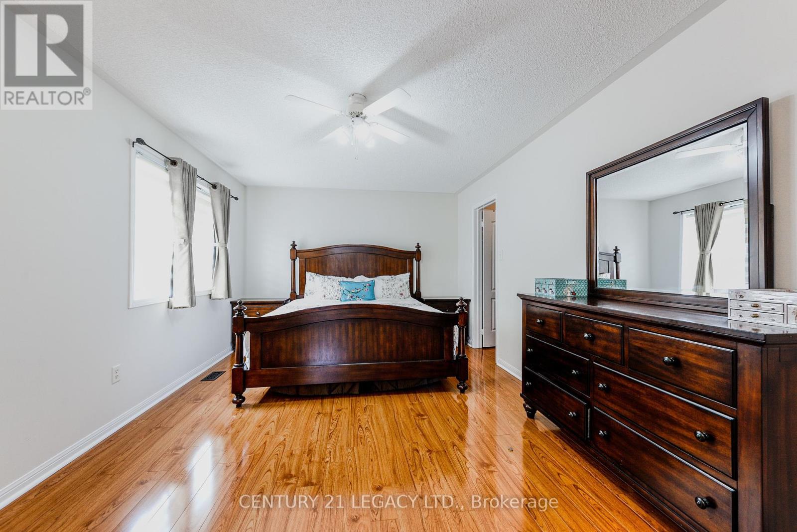 2496 Clayborne Place, Oakville, Ontario  L6M 4C3 - Photo 23 - W12366603