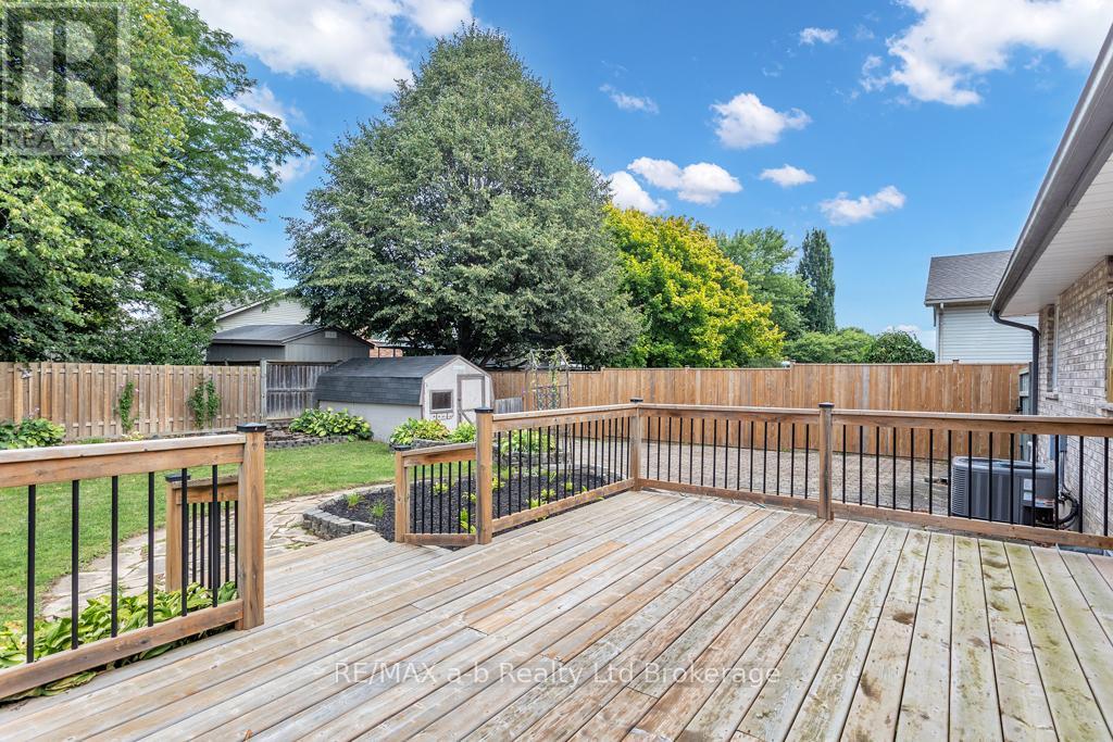 53 Woodland Crescent, Tillsonburg, Ontario  N4G 4G6 - Photo 24 - X12366693