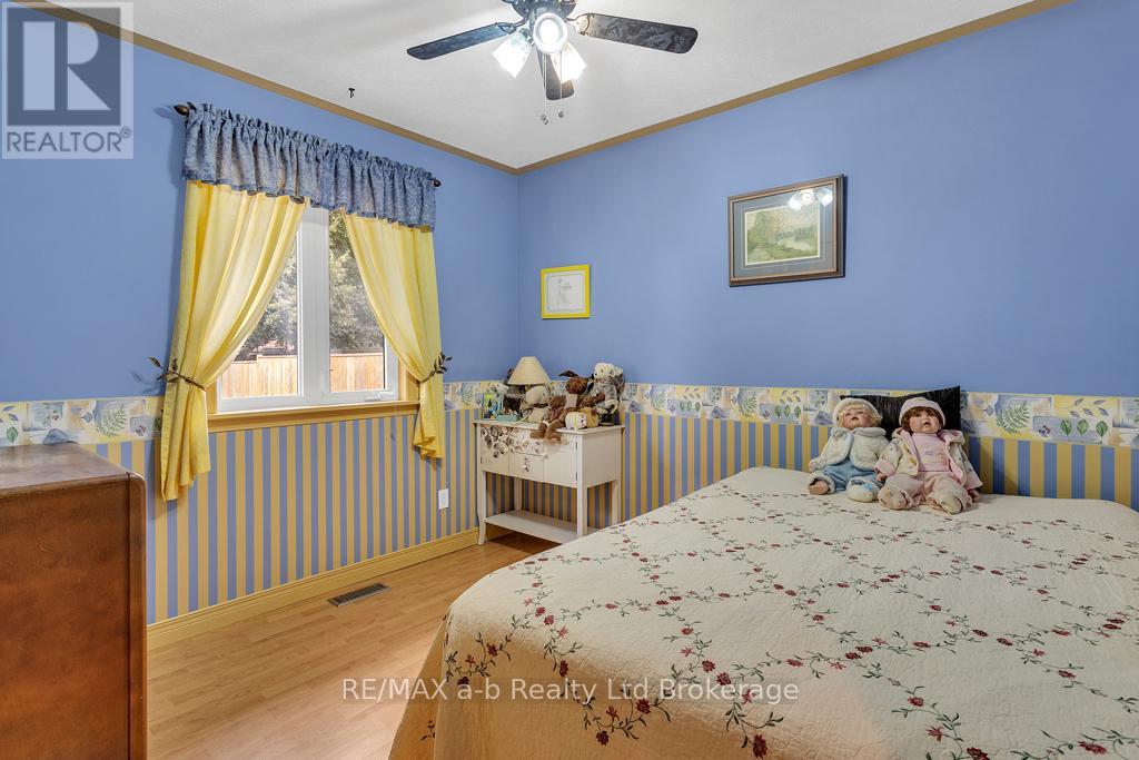 53 Woodland Crescent, Tillsonburg, Ontario  N4G 4G6 - Photo 9 - X12366693