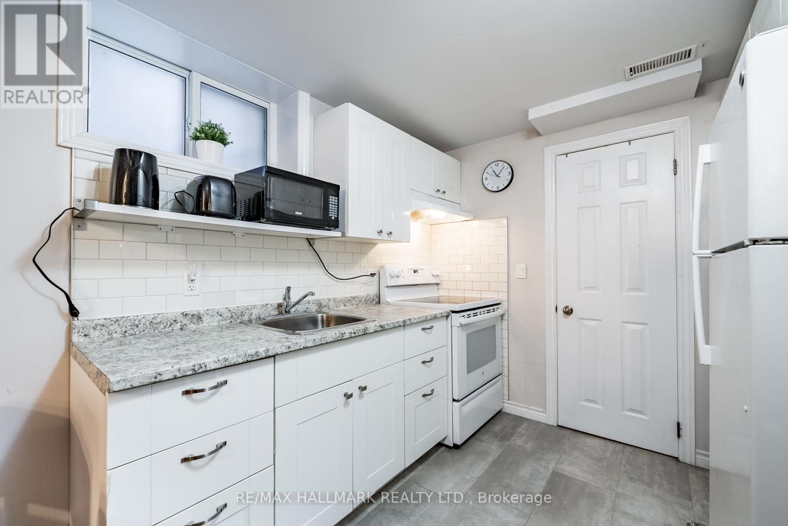 4 - 14 Innes Avenue, Toronto, Ontario  M6E 1M8 - Photo 4 - W12278419