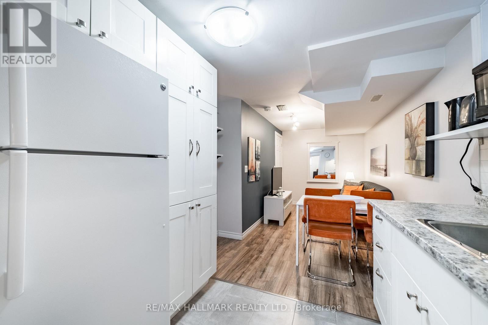 4 - 14 Innes Avenue, Toronto, Ontario  M6E 1M8 - Photo 5 - W12278419