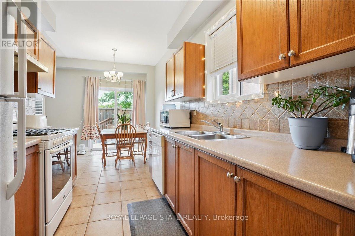 70 Moore Crescent, Hamilton, Ontario  L9G 4Z6 - Photo 17 - X12306177