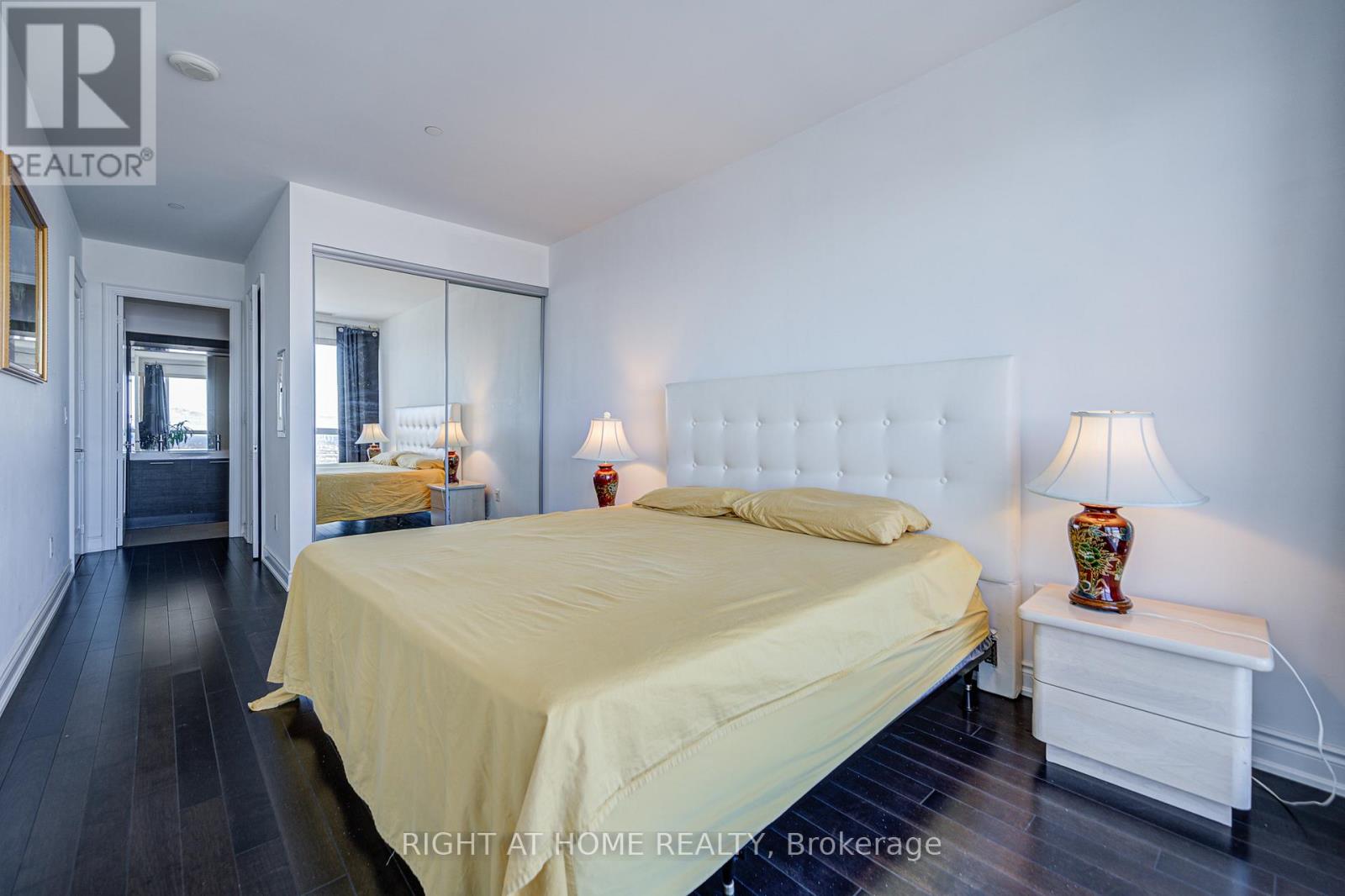 7405 - 388 Yonge Street, Toronto, Ontario  M5B 0A4 - Photo 10 - C12366632