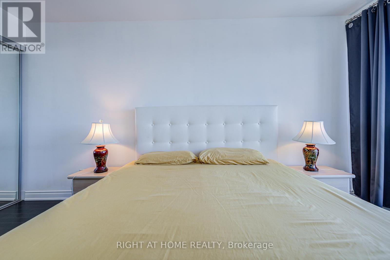 7405 - 388 Yonge Street, Toronto, Ontario  M5B 0A4 - Photo 11 - C12366632