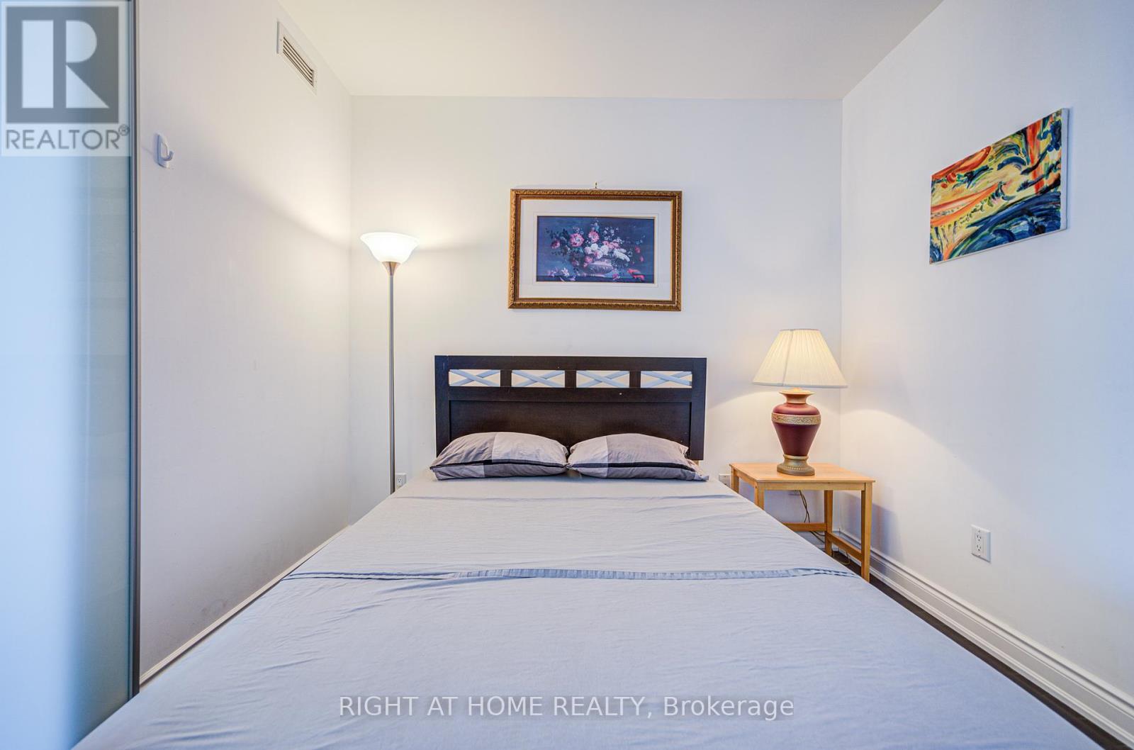 7405 - 388 Yonge Street, Toronto, Ontario  M5B 0A4 - Photo 24 - C12366632
