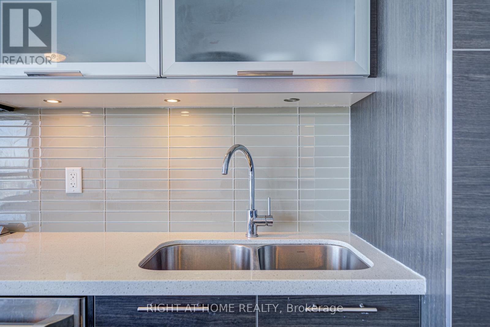 7405 - 388 Yonge Street, Toronto, Ontario  M5B 0A4 - Photo 27 - C12366632