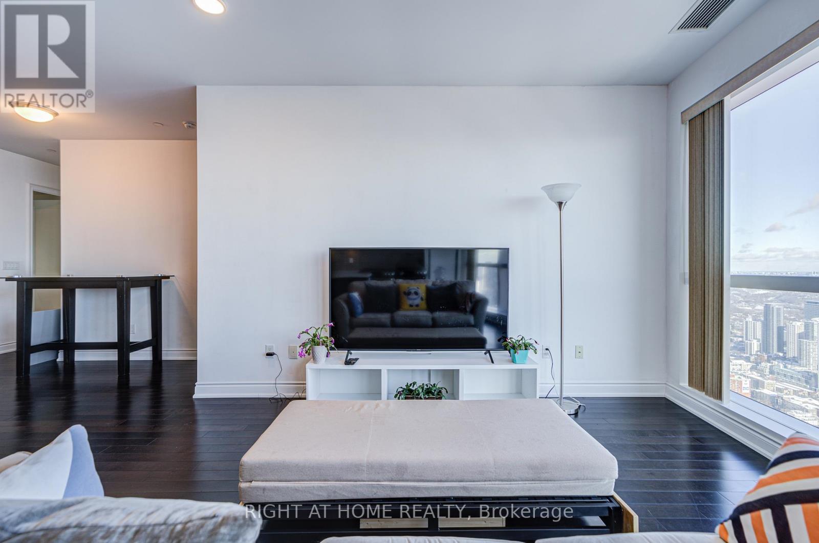 7405 - 388 Yonge Street, Toronto, Ontario  M5B 0A4 - Photo 33 - C12366632