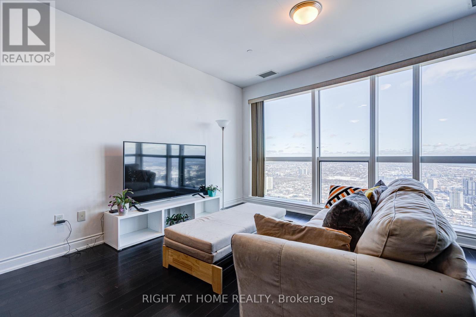 7405 - 388 Yonge Street, Toronto, Ontario  M5B 0A4 - Photo 35 - C12366632