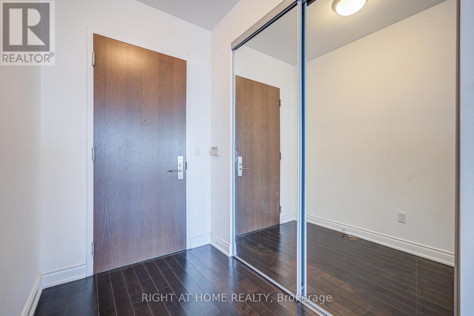 7405 - 388 Yonge Street, Toronto, Ontario  M5B 0A4 - Photo 38 - C12366632