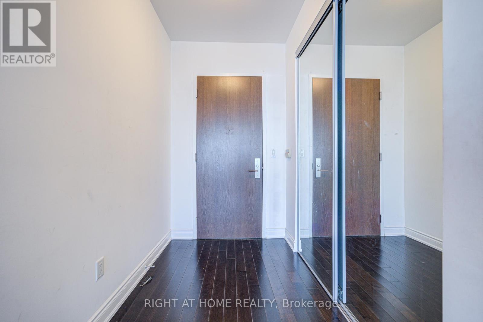 7405 - 388 Yonge Street, Toronto, Ontario  M5B 0A4 - Photo 39 - C12366632