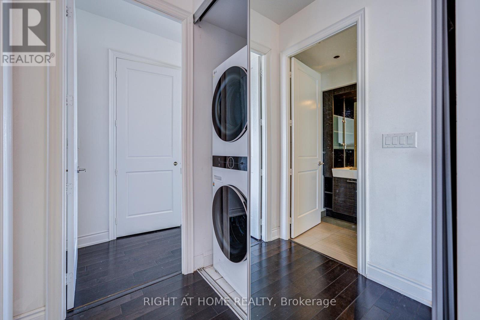 7405 - 388 Yonge Street, Toronto, Ontario  M5B 0A4 - Photo 6 - C12366632