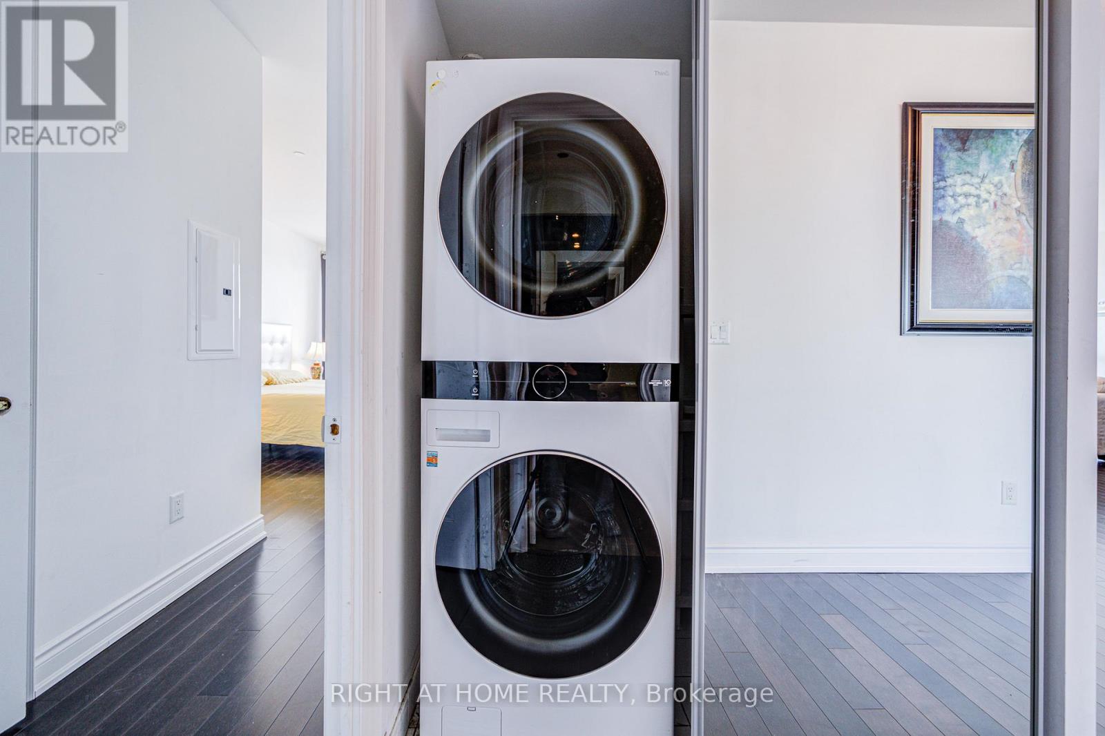 7405 - 388 Yonge Street, Toronto, Ontario  M5B 0A4 - Photo 8 - C12366632