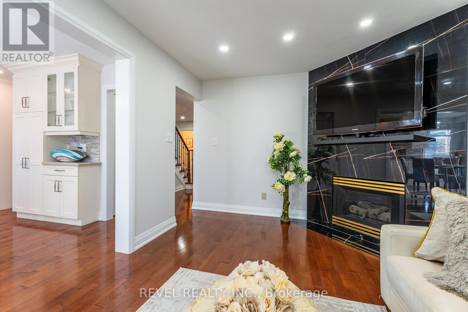 117 Apple Blossom Boulevard, Clarington, Ontario  L1C 4T8 - Photo 3 - E12366700