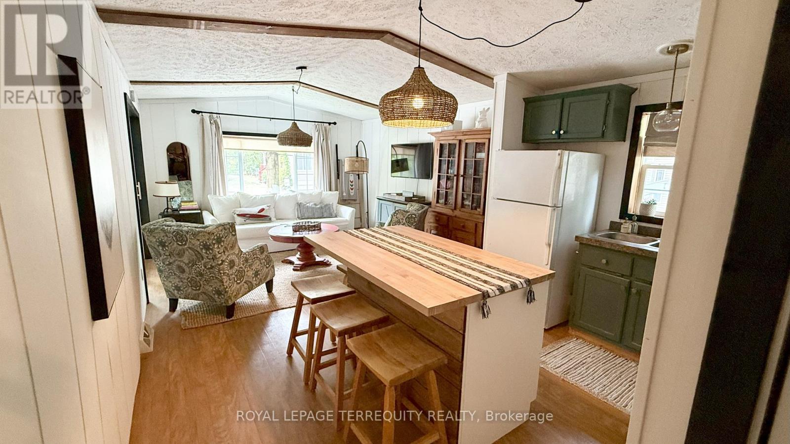 14a Rockhaven Street, Selwyn, Ontario  K0L 2H0 - Photo 5 - X12346125