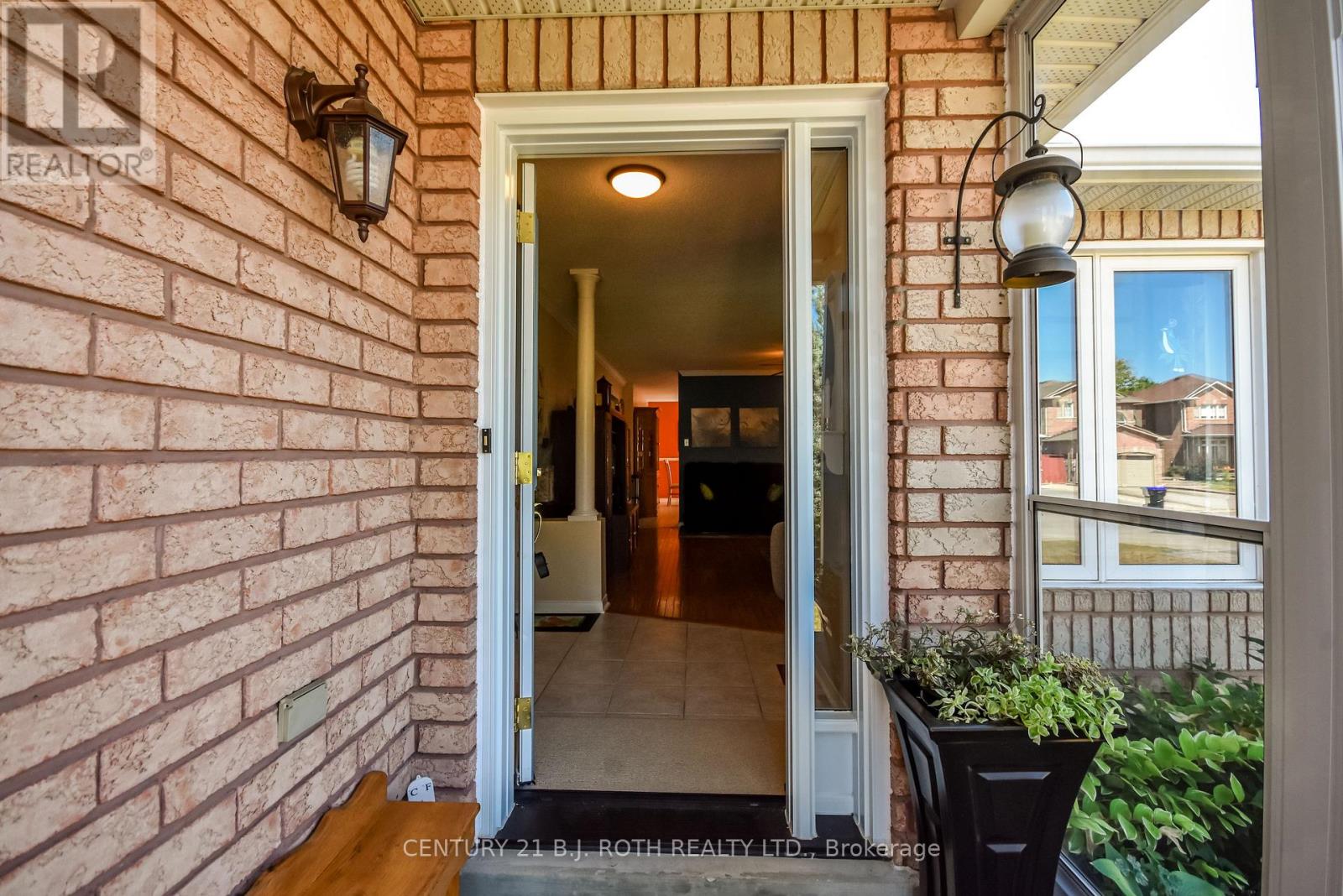 1957 Mill Street, Innisfil, Ontario  L9S 2A2 - Photo 6 - N12366637