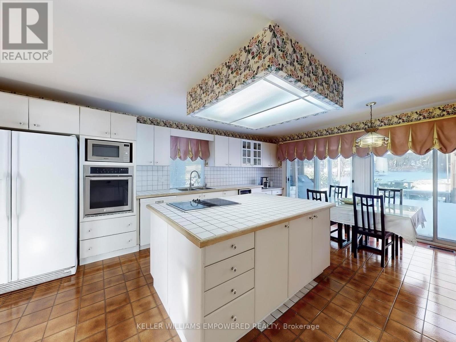 315 Woodland Acres Crescent, Vaughan, Ontario  L6A 1G1 - Photo 12 - N12366647
