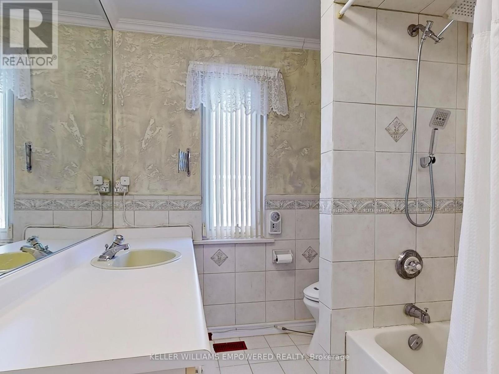 315 Woodland Acres Crescent, Vaughan, Ontario  L6A 1G1 - Photo 24 - N12366647