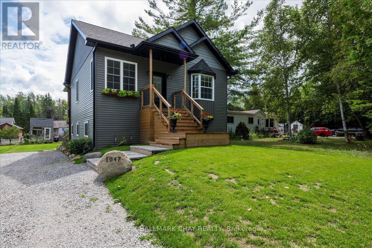 1047 Larch Street, Innisfil, Ontario  L0L 1C0 - Photo 1 - N12366702