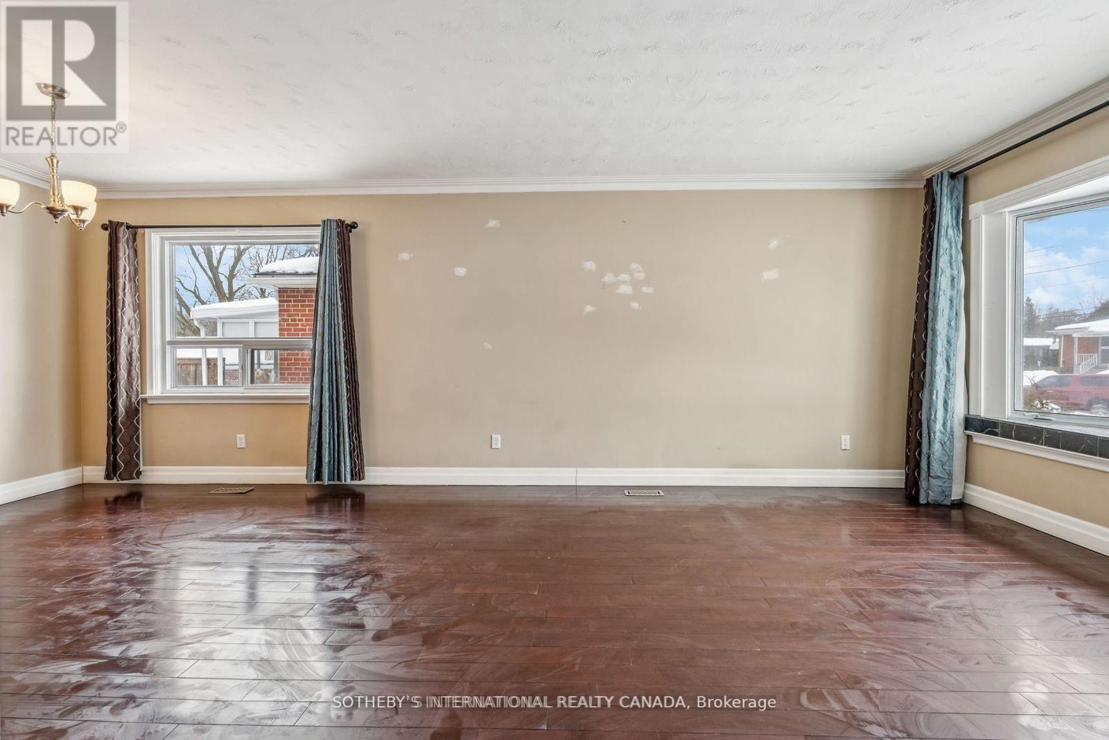 118 Queen Street, Newmarket, Ontario  L3Y 2E8 - Photo 8 - N12366706