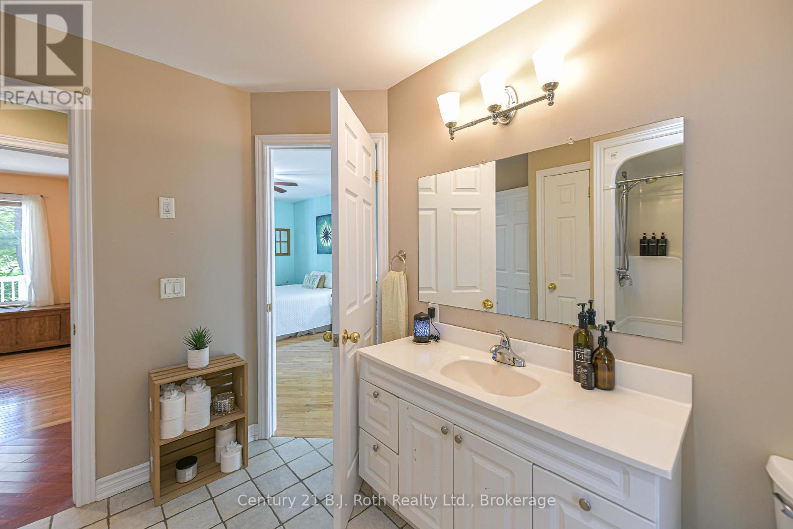 2289 Southwood Road, Gravenhurst, Ontario  P0E 1G0 - Photo 15 - X12366773