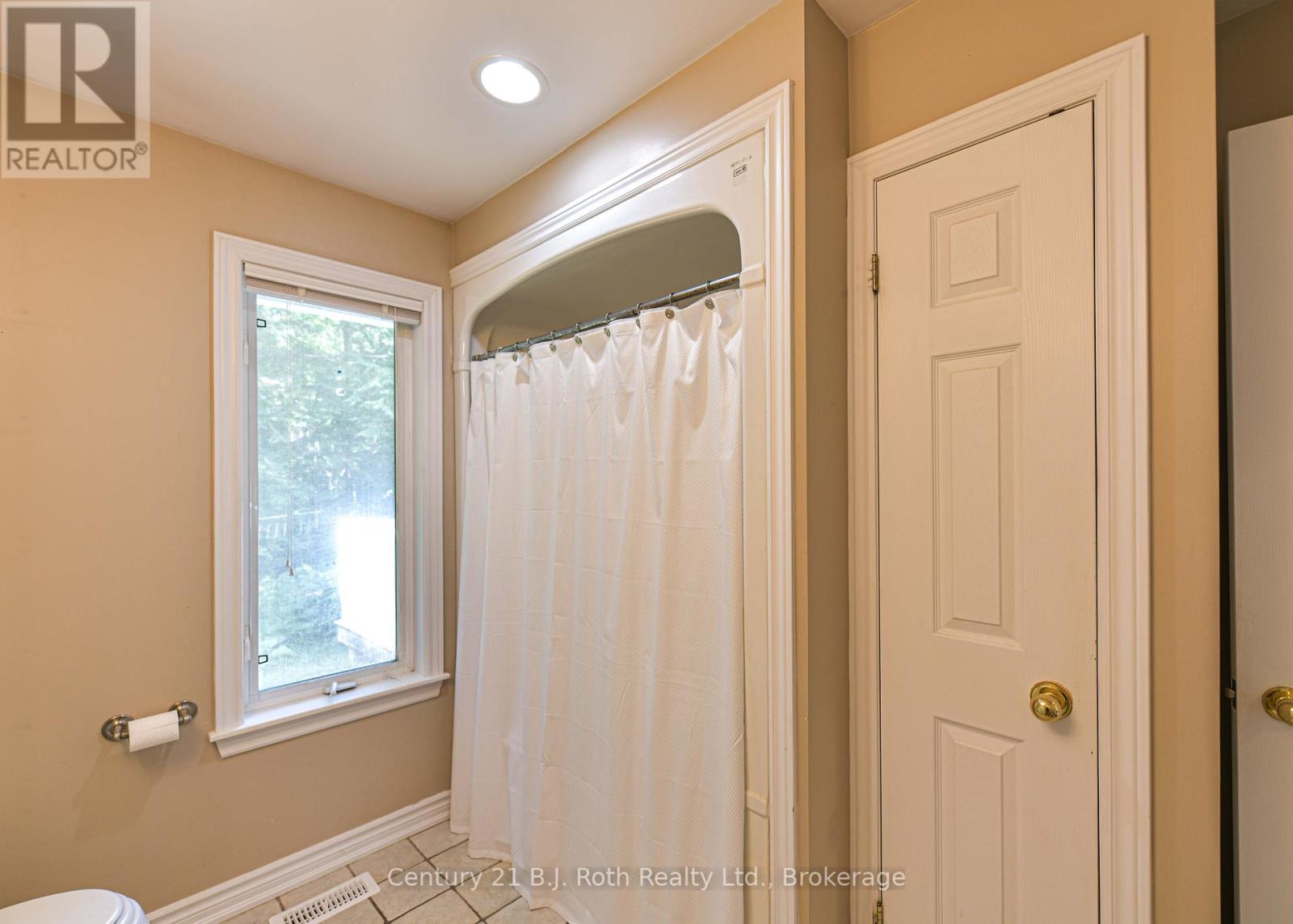 2289 Southwood Road, Gravenhurst, Ontario  P0E 1G0 - Photo 17 - X12366773