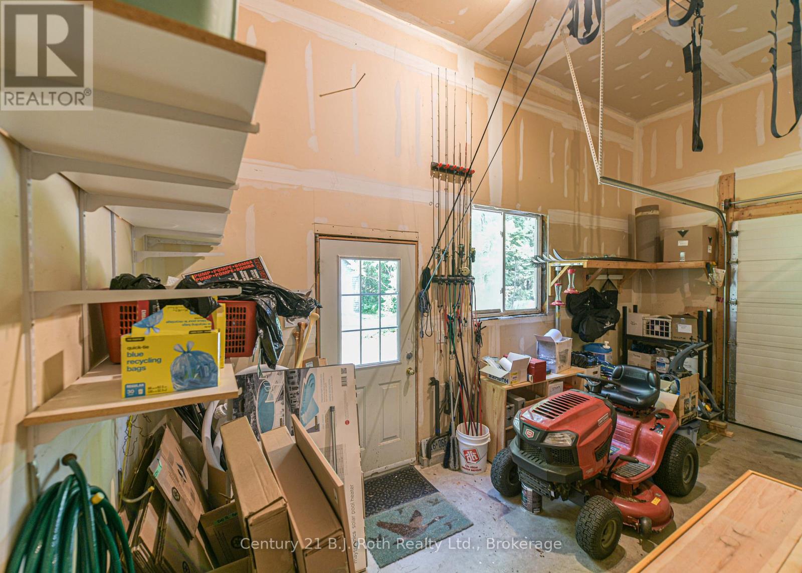 2289 Southwood Road, Gravenhurst, Ontario  P0E 1G0 - Photo 33 - X12366773