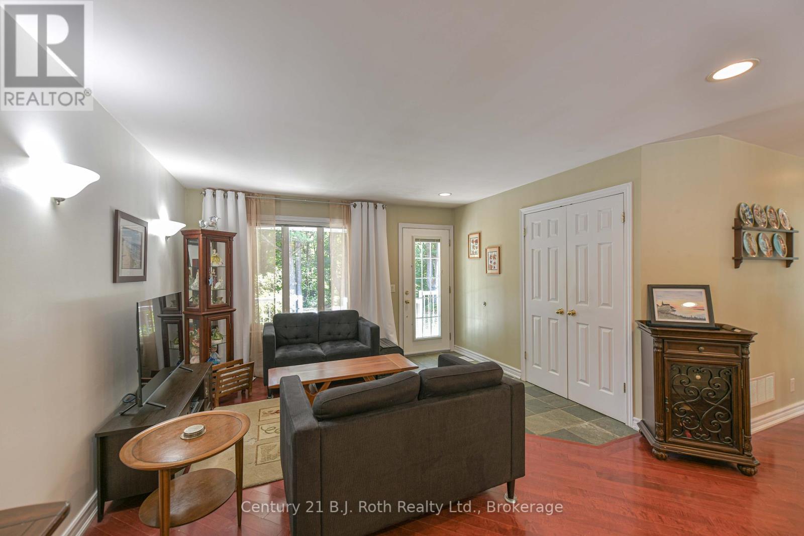 2289 Southwood Road, Gravenhurst, Ontario  P0E 1G0 - Photo 7 - X12366773