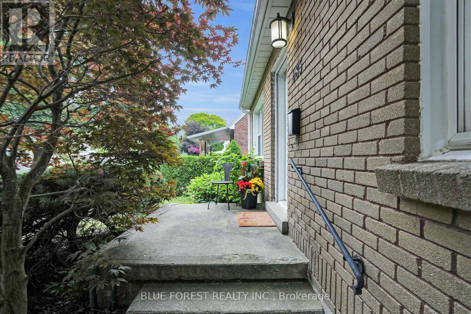 685 Strathmeyer Street, London East, Ontario  N5Y 3Z3 - Photo 4 - X12356806