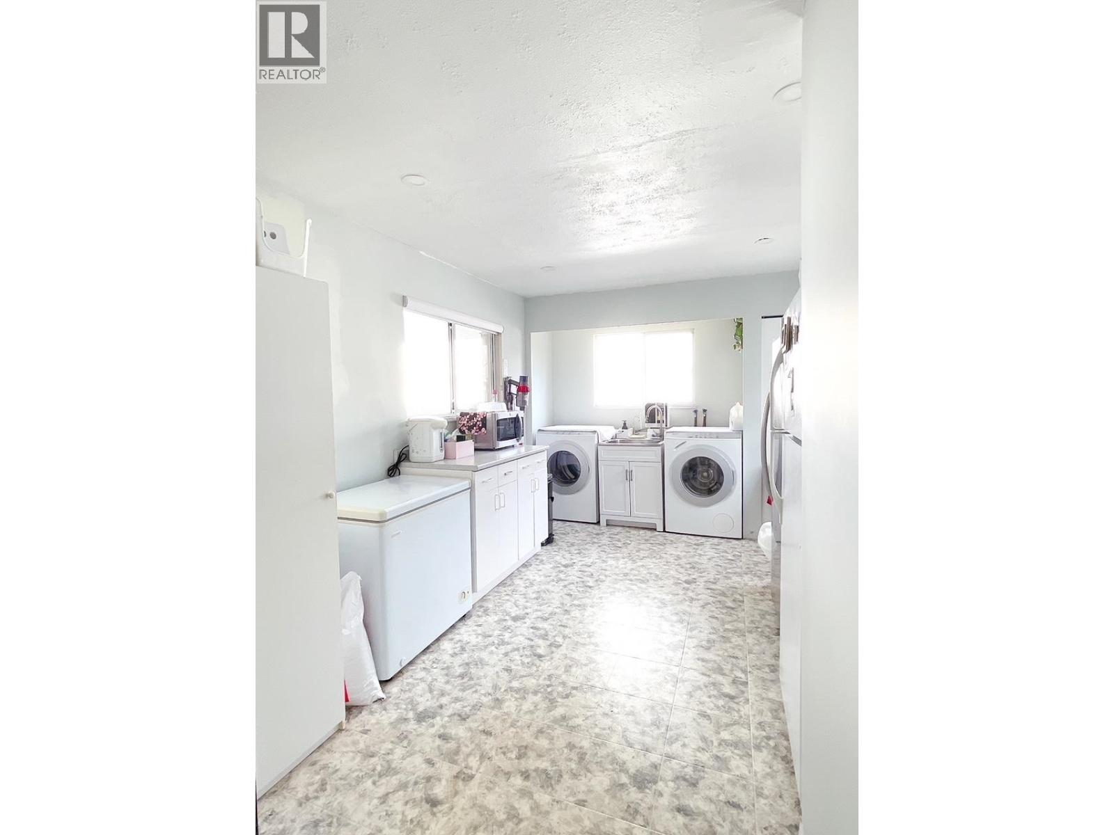 677 Gatensbury Street, Coquitlam, British Columbia  V3J 5G9 - Photo 10 - R3040538