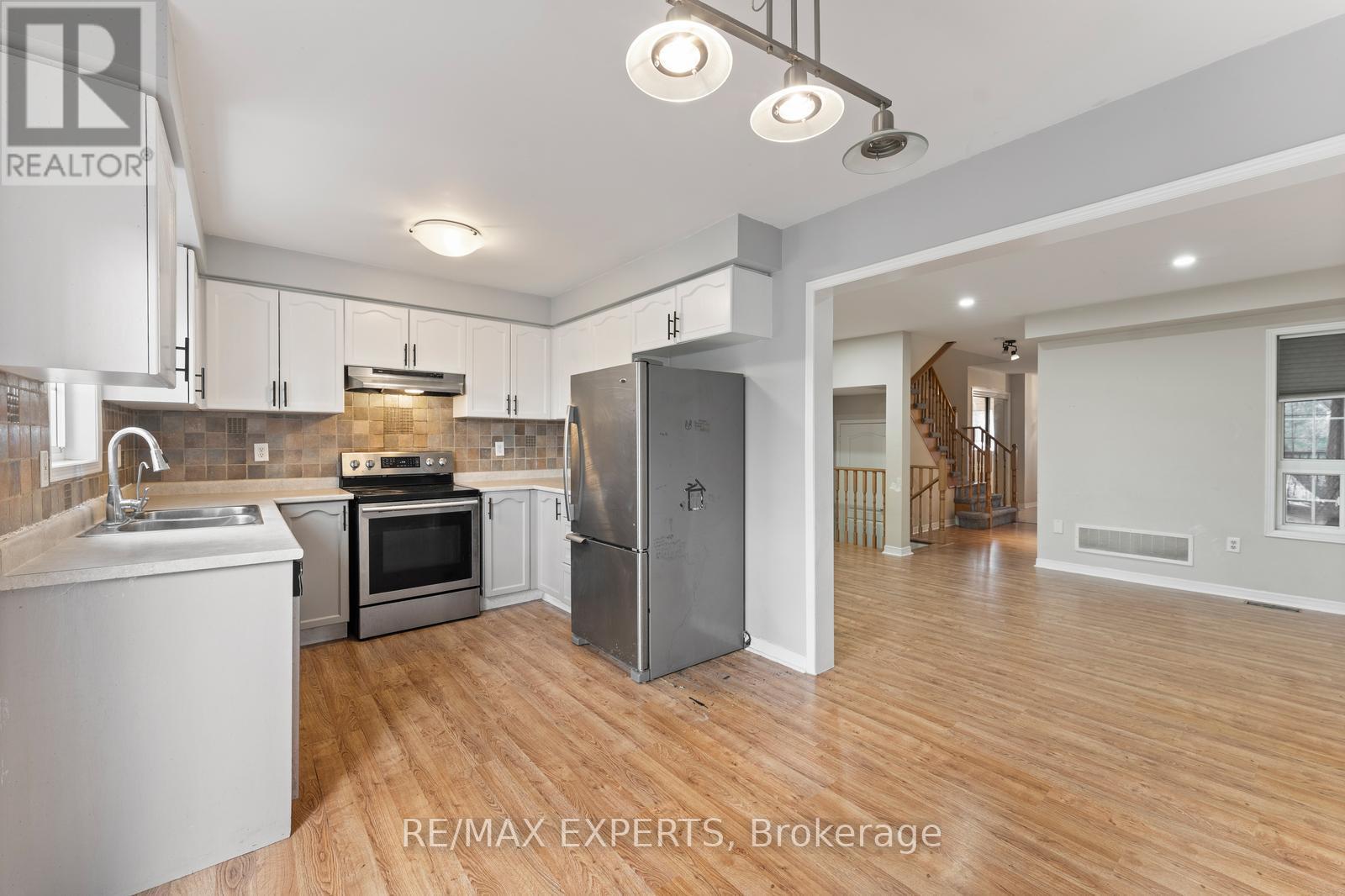 141 Hammill Heights, East Gwillimbury, Ontario  L0G 1M0 - Photo 12 - N12363667