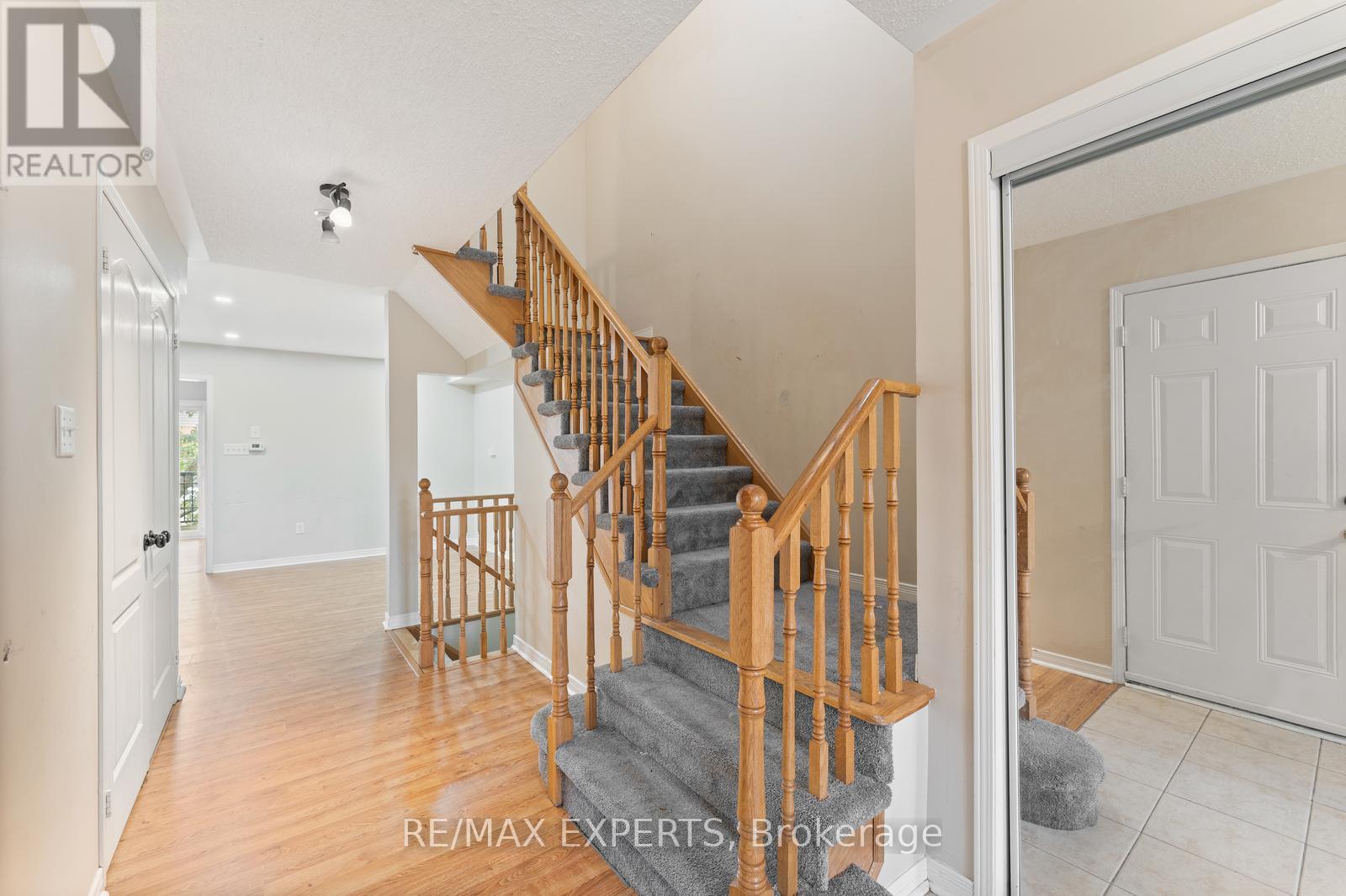 141 Hammill Heights, East Gwillimbury, Ontario  L0G 1M0 - Photo 17 - N12363667