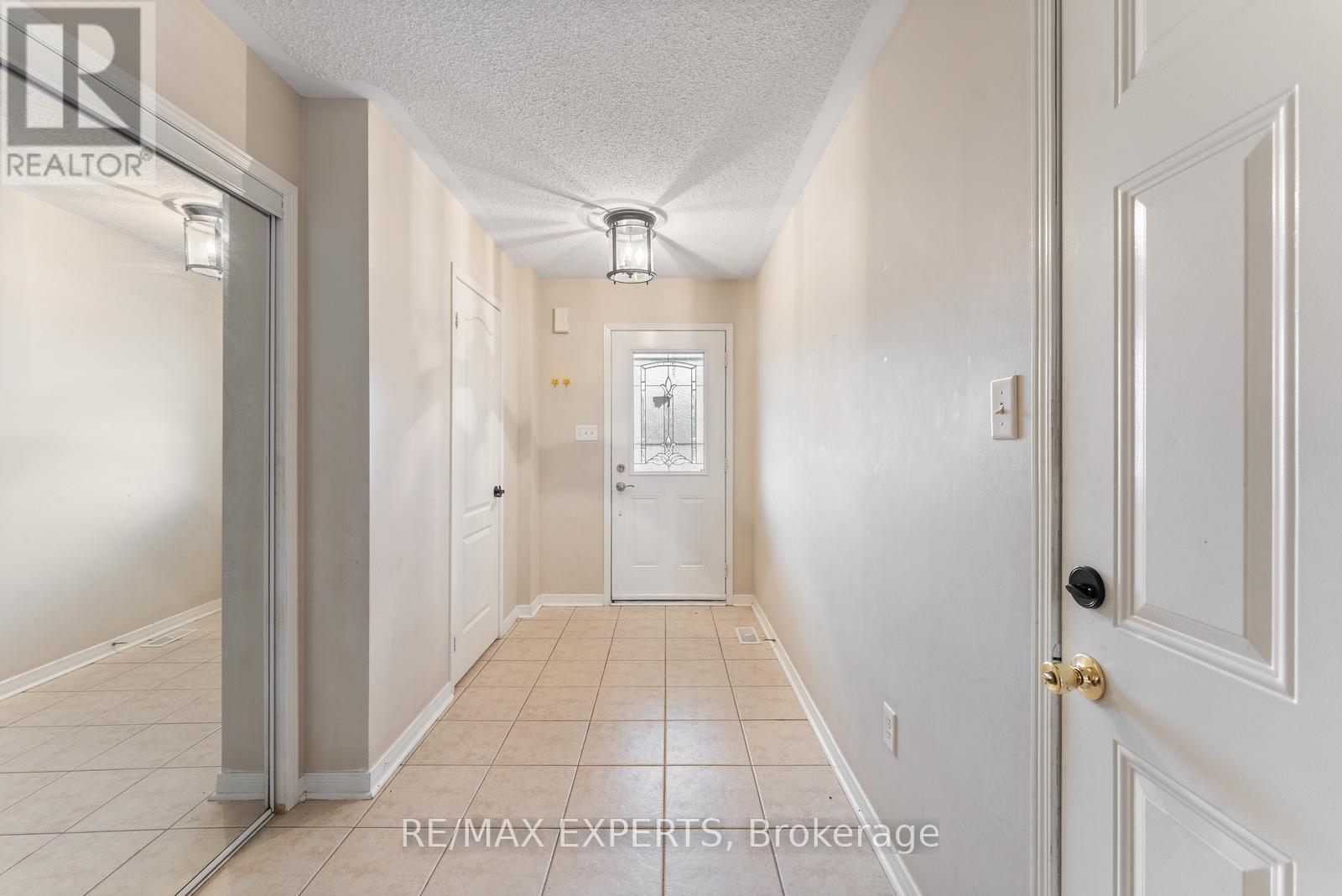 141 Hammill Heights, East Gwillimbury, Ontario  L0G 1M0 - Photo 6 - N12363667
