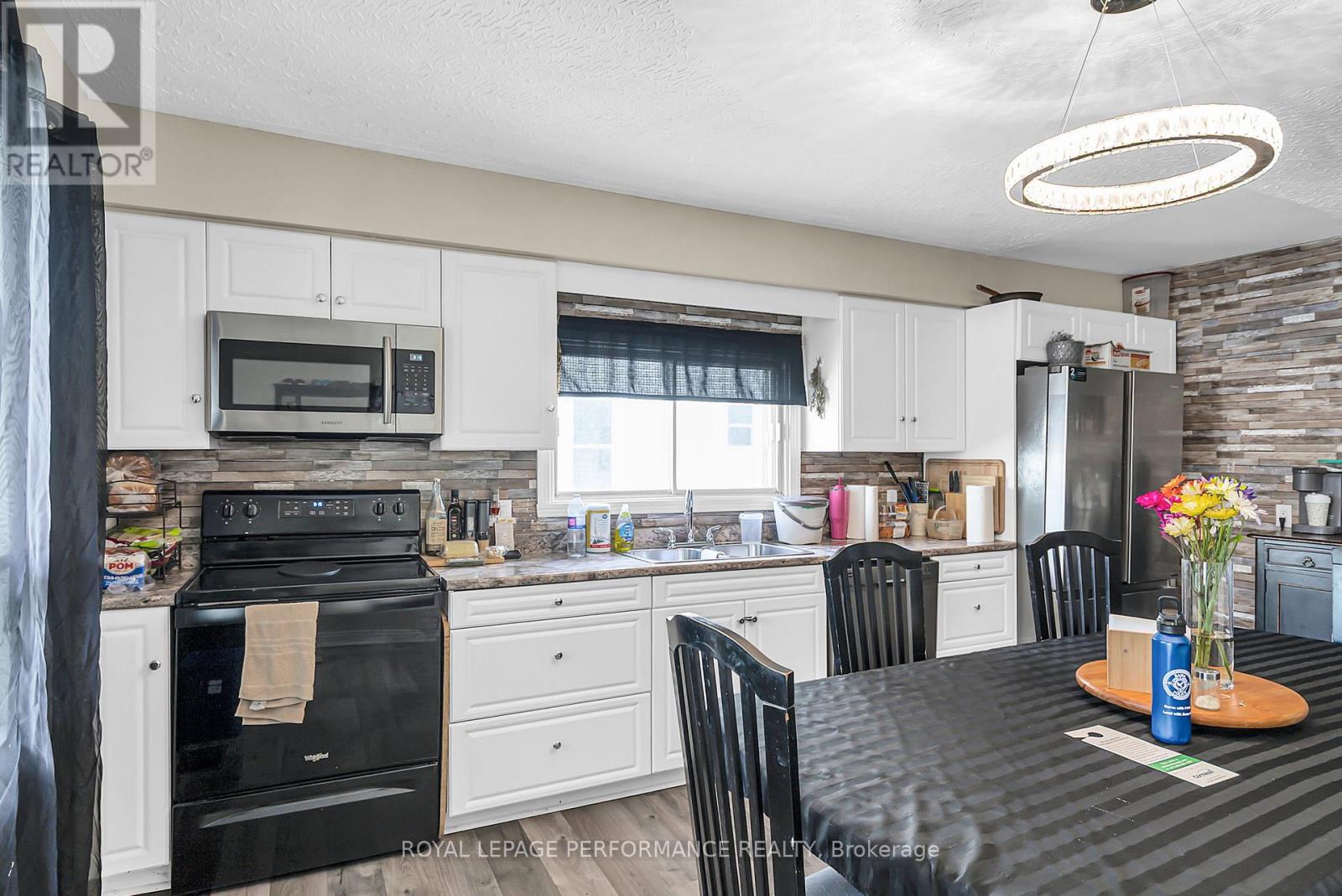 409 Belmont Street, Cornwall, Ontario  K6H 4Z8 - Photo 10 - X12366841