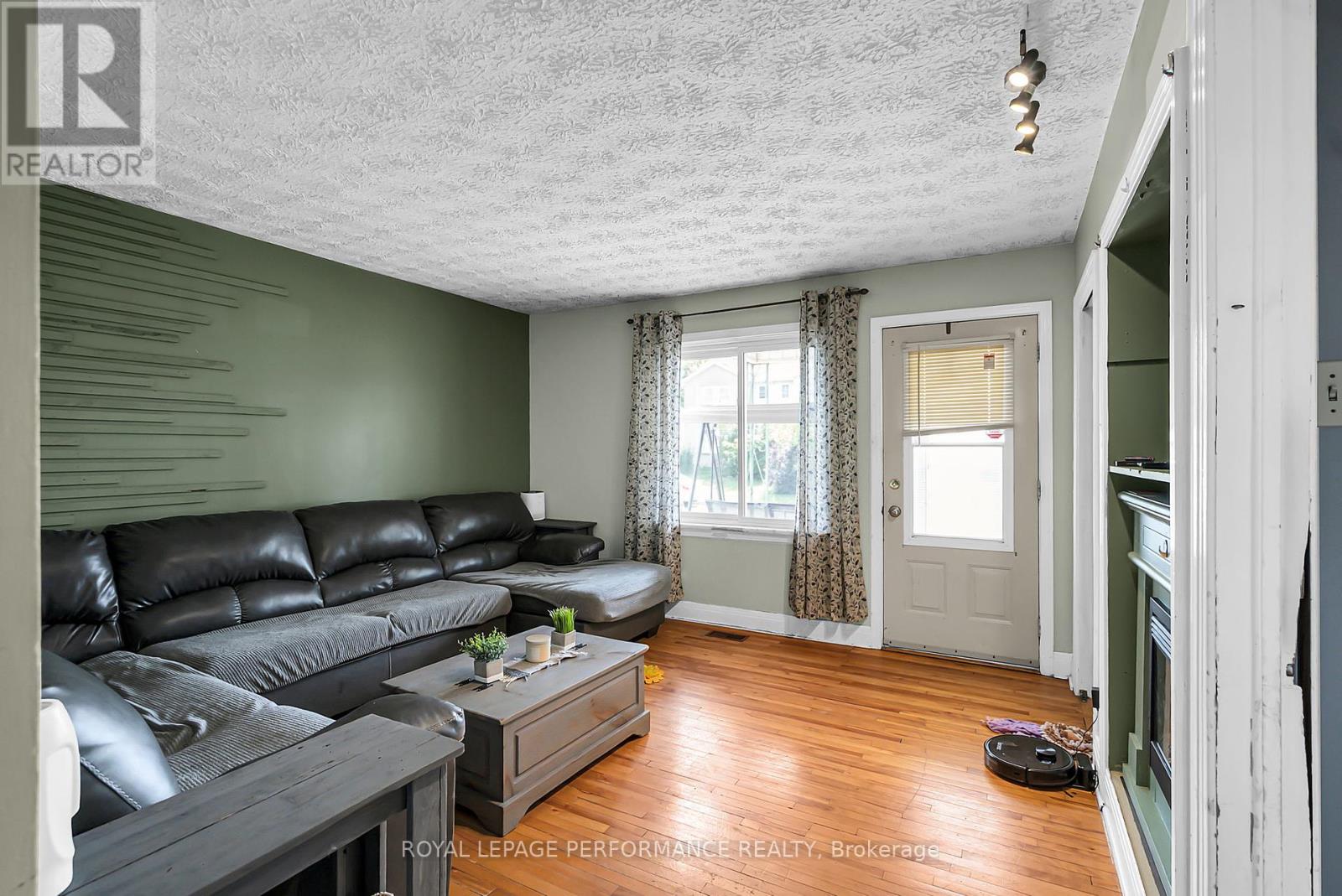 409 Belmont Street, Cornwall, Ontario  K6H 4Z8 - Photo 3 - X12366841