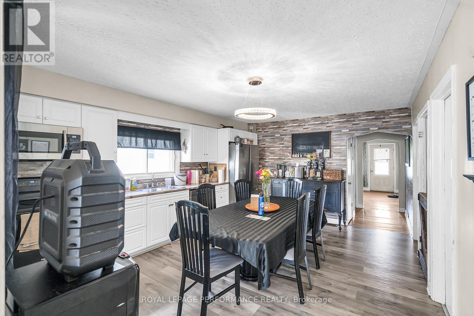 409 Belmont Street, Cornwall, Ontario  K6H 4Z8 - Photo 8 - X12366841