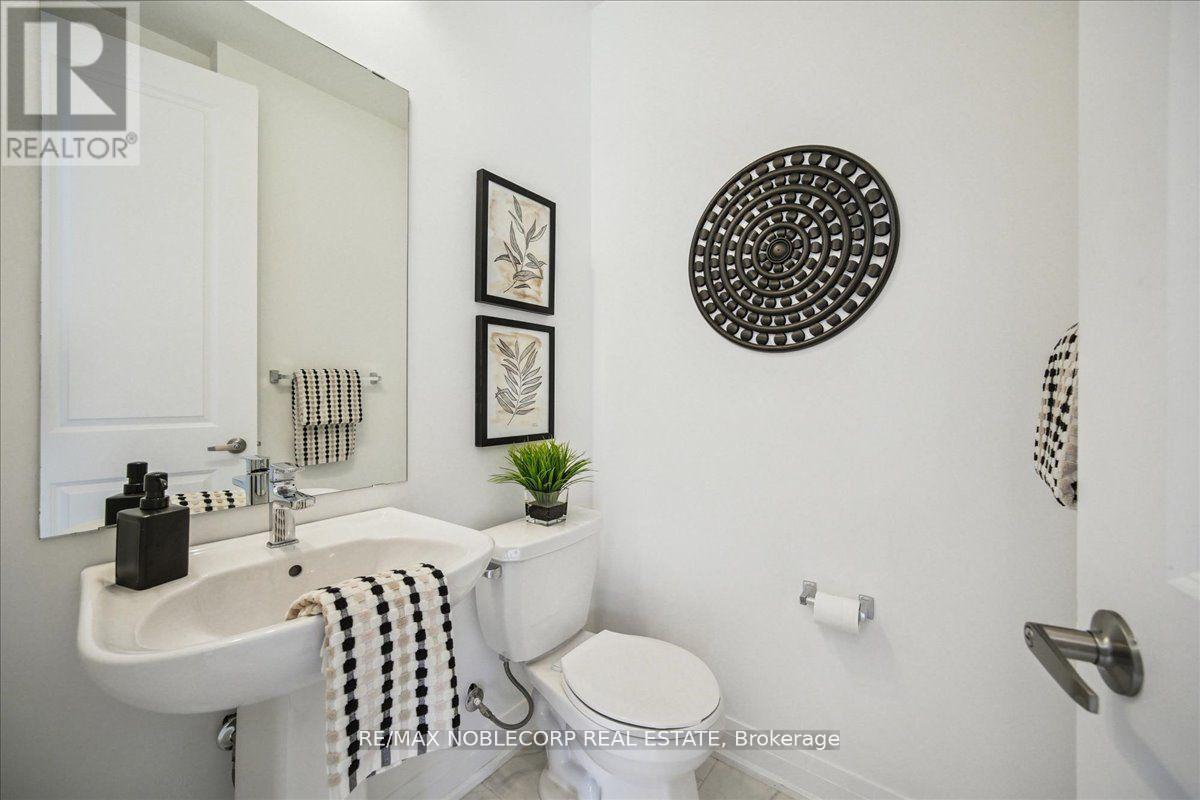 45 Globemaster Lane, Richmond Hill (Oak Ridges), Ontario  L4E 2W4 - Photo 22 - N12366744