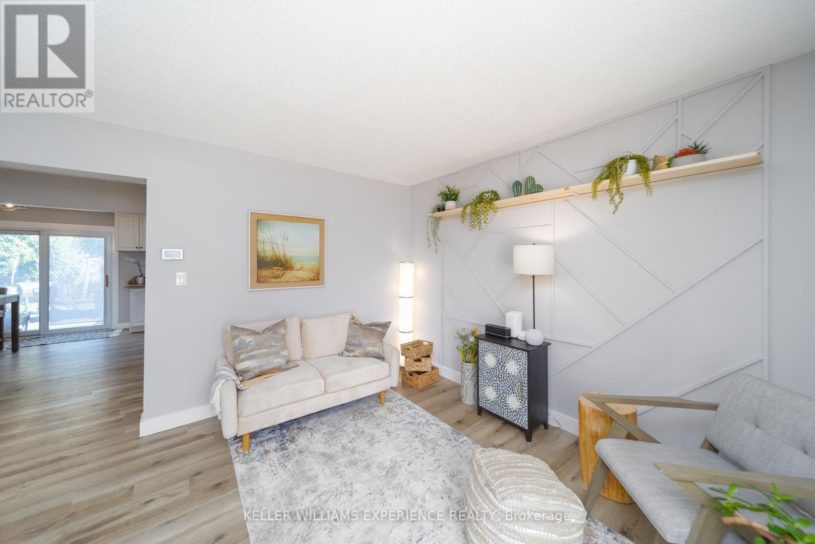 23 Wilde Place, Barrie, Ontario  L4N 4W6 - Photo 5 - S12366745