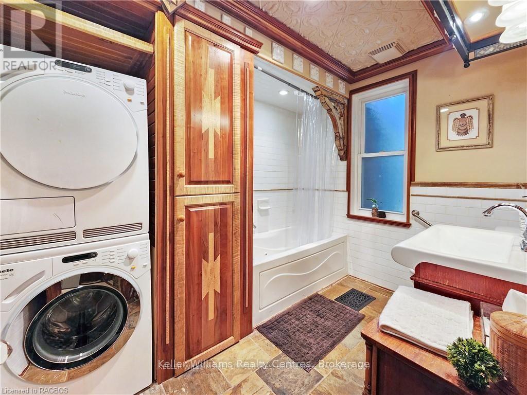 220 Marsh Street, Blue Mountains, Ontario  N0H 1J0 - Photo 16 - X12366779