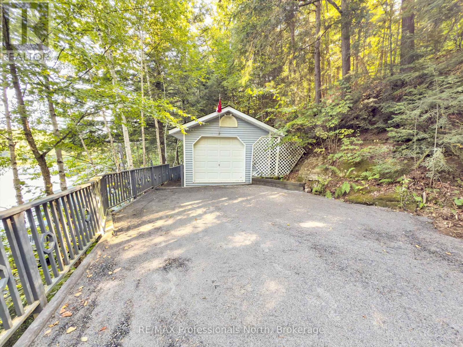 1014 Twilight Close Court, Algonquin Highlands, Ontario  P0A 1E0 - Photo 22 - X12366853