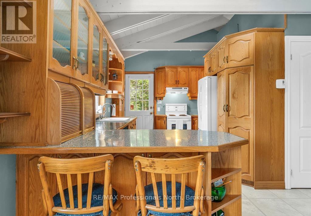 1014 Twilight Close Court, Algonquin Highlands, Ontario  P0A 1E0 - Photo 5 - X12366853