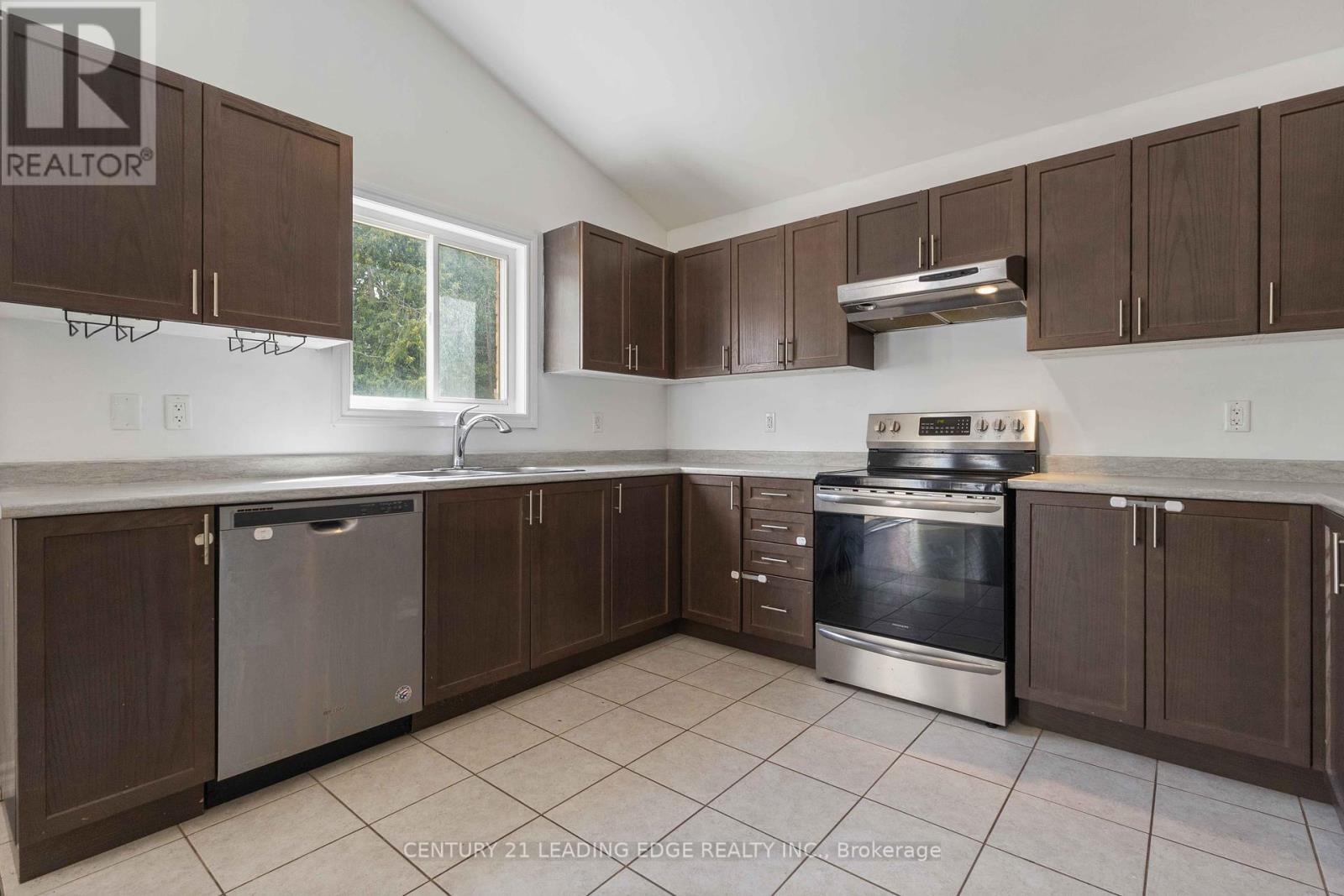 147 Springdale Drive, Kawartha Lakes, Ontario  K9V 0H9 - Photo 24 - X12350951
