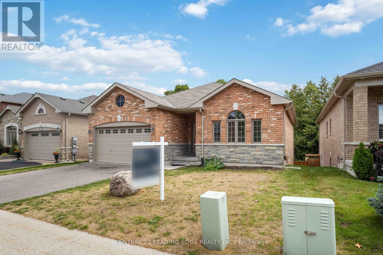147 Springdale Drive, Kawartha Lakes, Ontario  K9V 0H9 - Photo 3 - X12350951