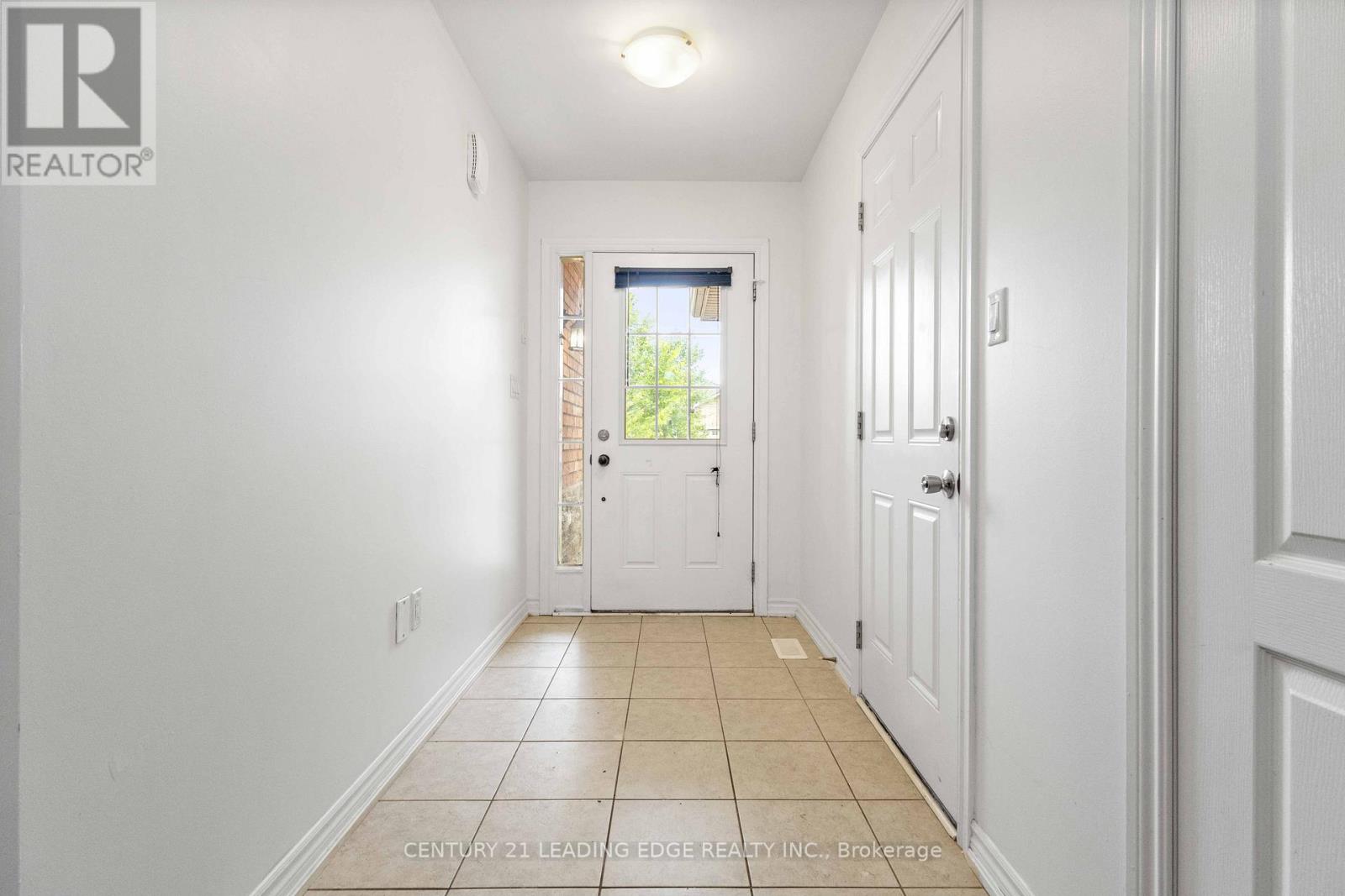 147 Springdale Drive, Kawartha Lakes, Ontario  K9V 0H9 - Photo 4 - X12350951