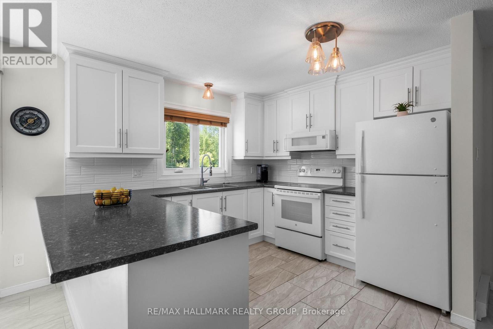 1754 Labonte Street, Clarence-Rockland, Ontario  K0A 1N0 - Photo 10 - X12366845