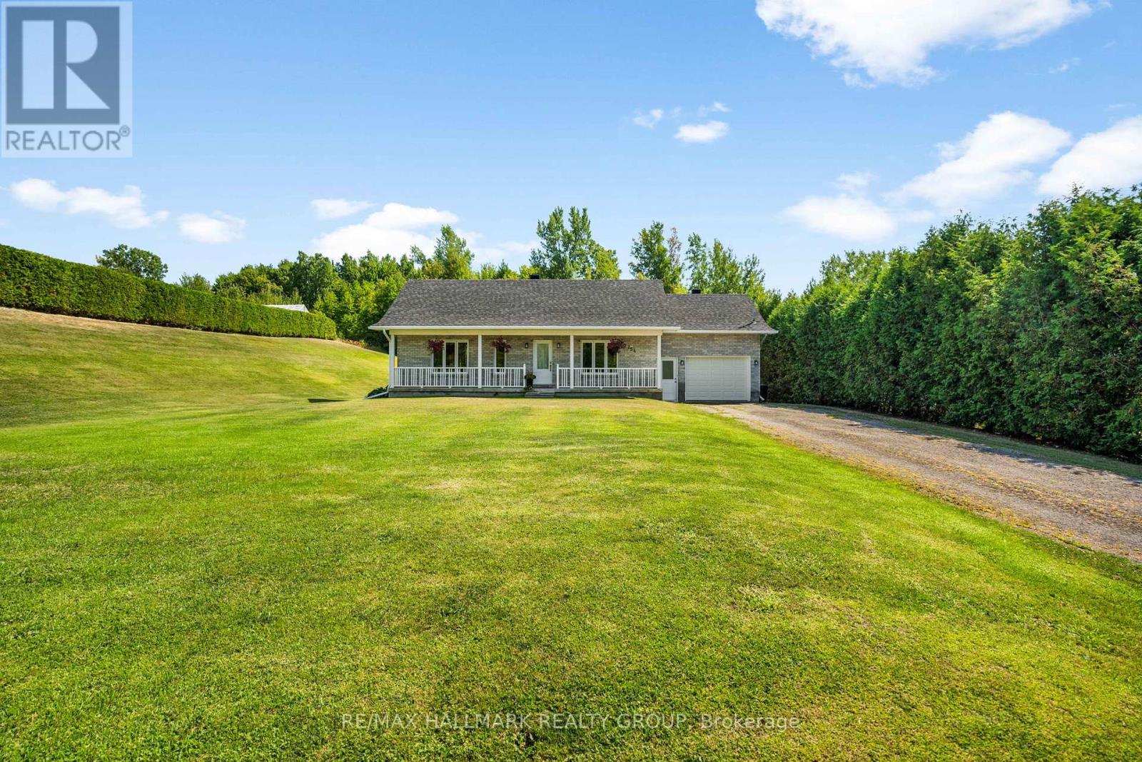 1754 Labonte Street, Clarence-Rockland, Ontario  K0A 1N0 - Photo 2 - X12366845