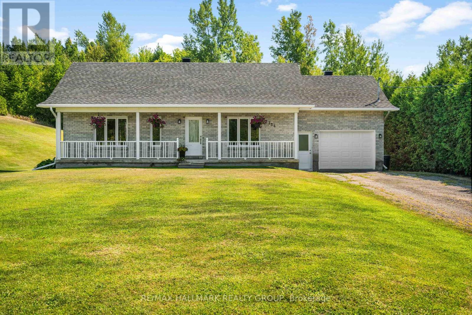 1754 Labonte Street, Clarence-Rockland, Ontario  K0A 1N0 - Photo 3 - X12366845